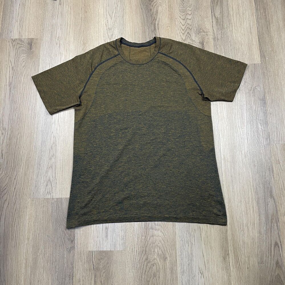 Lululemon Shirt Mens XL Green Black Seamless Training Athletic Tee Workout Top